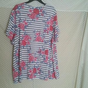 Avenue Tops - avenue plus size 30/32 floral top used Avenue Tops - avenue plus size 30/32 floral top used